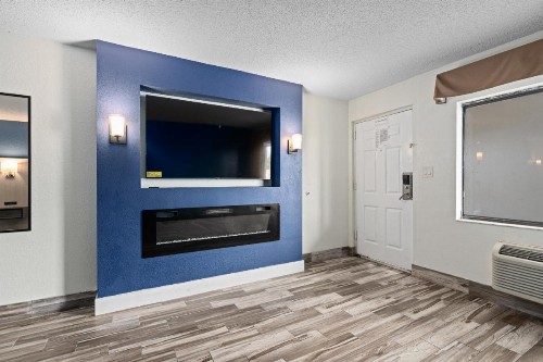 Quality Inn & Suites Downtown - image 28