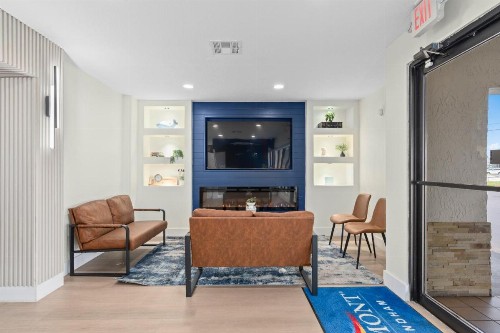 Quality Inn & Suites Downtown - image 34