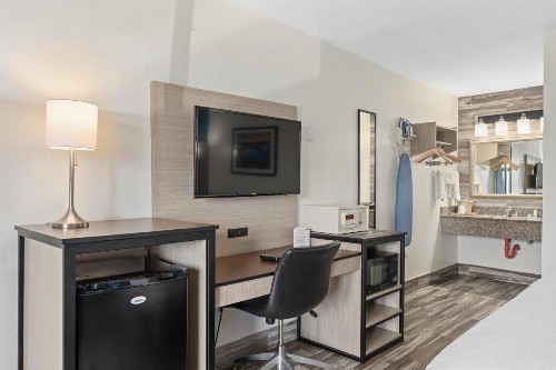 Quality Inn & Suites Downtown - image 41