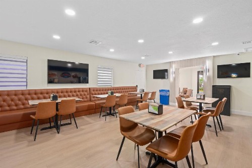 Quality Inn & Suites Downtown - image 43
