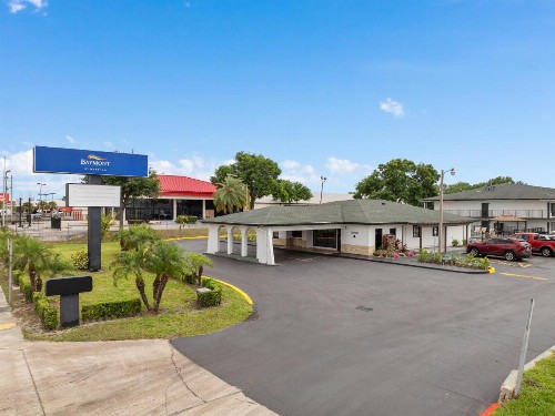Quality Inn & Suites Downtown - image 45