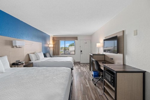 Quality Inn & Suites Downtown - image 48