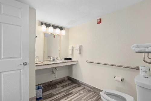 Quality Inn & Suites Downtown - image 49