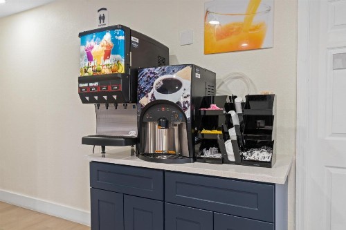 Quality Inn & Suites Downtown - image 5