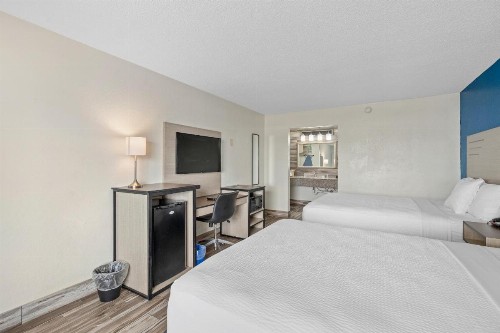 Quality Inn & Suites Downtown - image 50