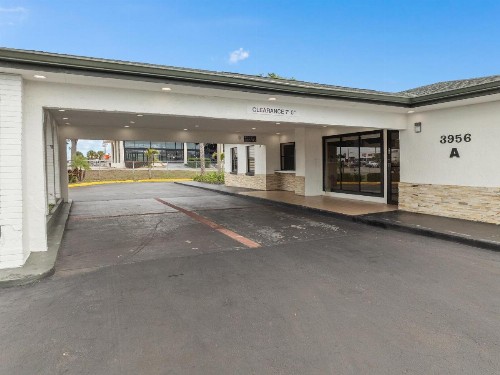 Quality Inn & Suites Downtown - image 9