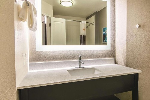 La Quinta by Wyndham Orlando UCF - image 30