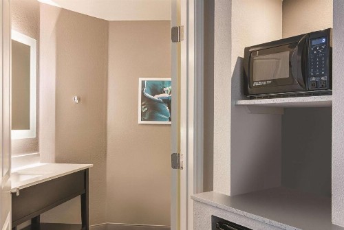 La Quinta by Wyndham Orlando UCF - image 32