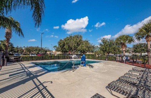 HomeTowne Studios by Red Roof Orlando South - image 13