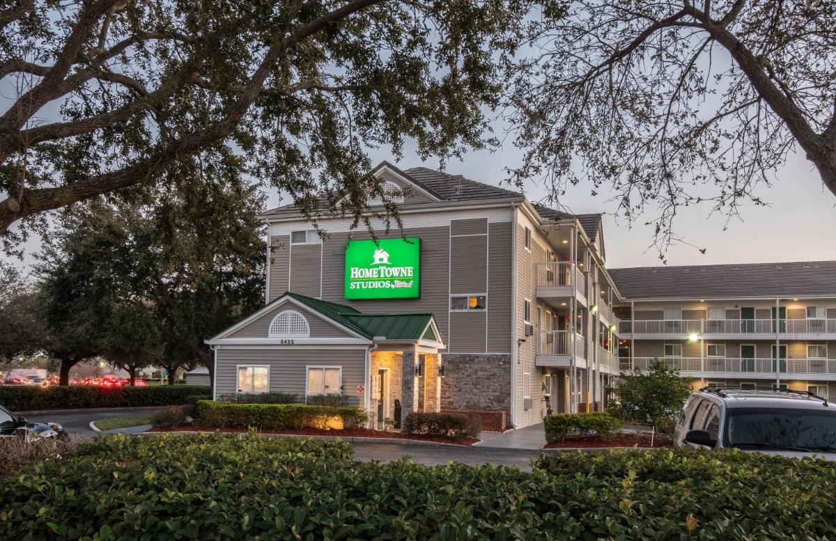 HomeTowne Studios by Red Roof Orlando South - image 3