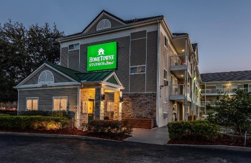 HomeTowne Studios by Red Roof Orlando South - image 7