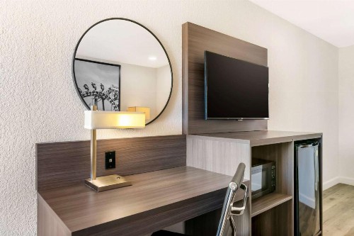 Quality Inn Near Orlando Airport Florida Mall - image 23