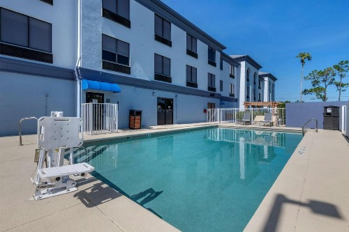 Comfort Suites UCF/Research Park - image 21