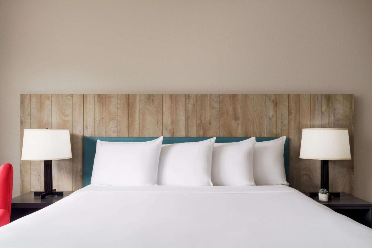 Country Inn & Suites by Radisson Orlando Airport FL - image 7