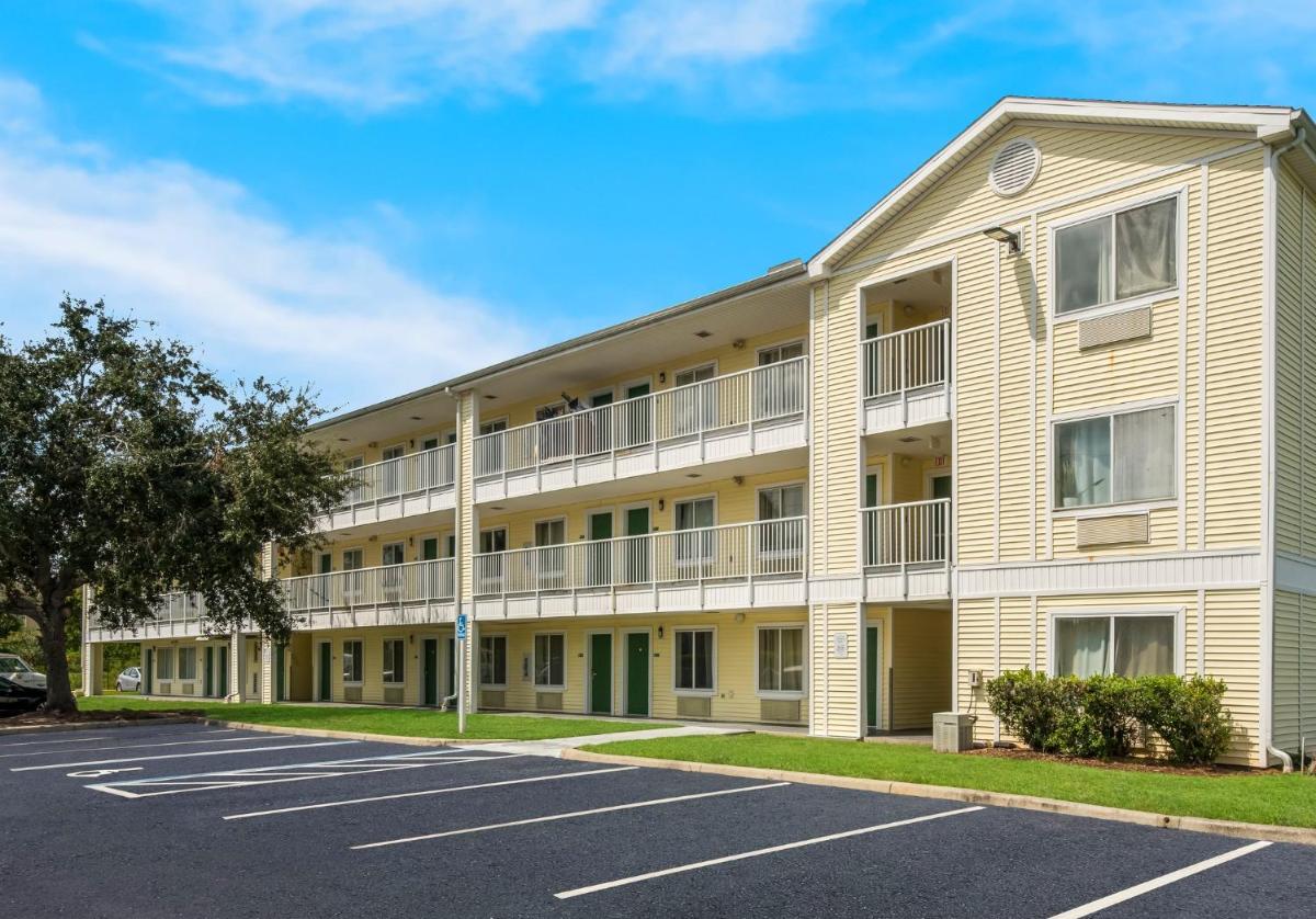 HomeTowne Studios by Red Roof Orlando - UCF Area - image 6