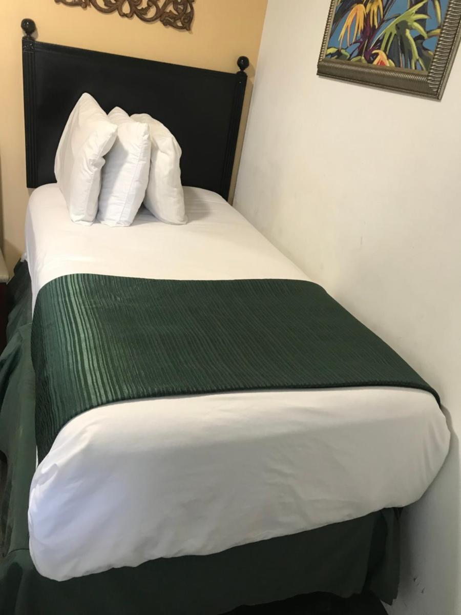 Hotel Belair Orlando Near Florida Mall - image 3
