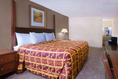 Knights Inn Orlando - image 18