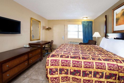 Knights Inn Orlando - image 19