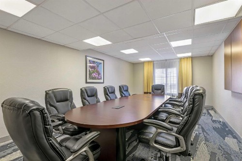 Comfort Suites Downtown - image 16