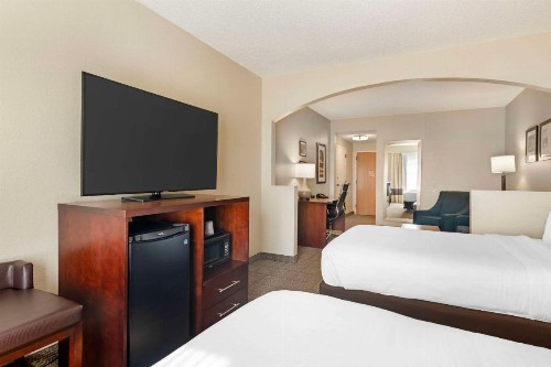 Comfort Suites Downtown - image 17