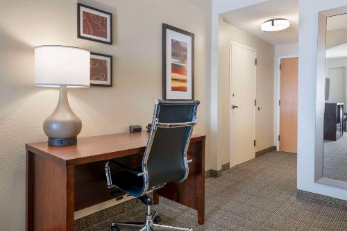 Comfort Suites Downtown - image 19