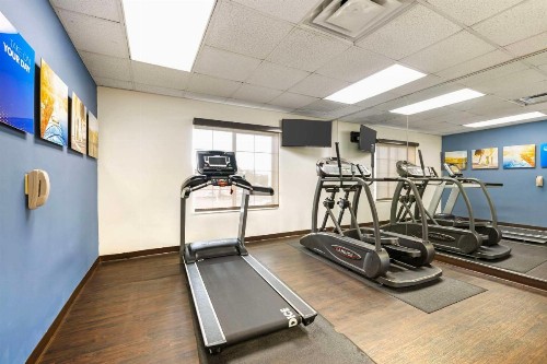 Comfort Suites Downtown - image 22