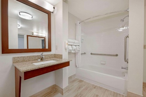 Comfort Suites Downtown - image 34