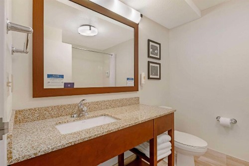 Comfort Suites Downtown - image 40