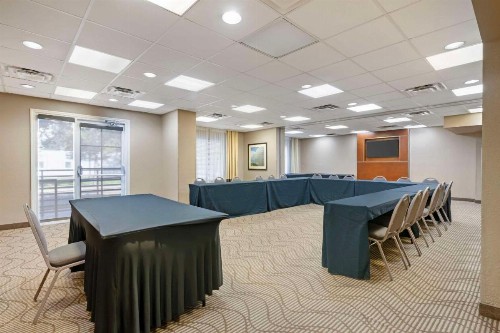 Comfort Suites Downtown - image 41
