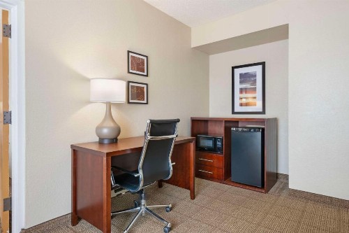 Comfort Suites Downtown - image 5