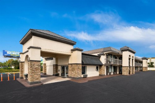 Howard Johnson by Wyndham Airport Florida Mall - image 12