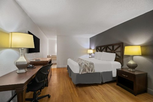 Howard Johnson by Wyndham Airport Florida Mall - image 15
