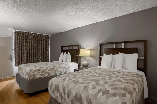 Howard Johnson by Wyndham Airport Florida Mall - image 28