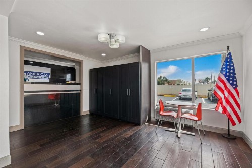 Howard Johnson by Wyndham Airport Florida Mall - image 9