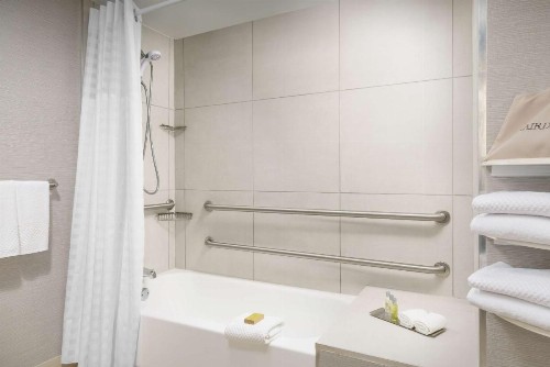 DoubleTree by Hilton Orlando Airport Hotel - image 10
