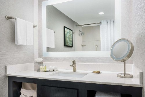 DoubleTree by Hilton Orlando Airport Hotel - image 12