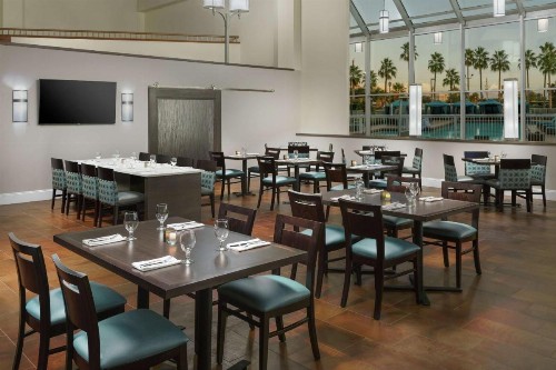 DoubleTree by Hilton Orlando Airport Hotel - image 13