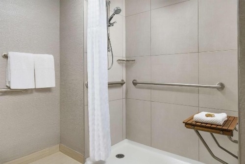 DoubleTree by Hilton Orlando Airport Hotel - image 16