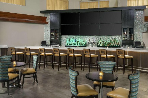 DoubleTree by Hilton Orlando Airport Hotel - image 3