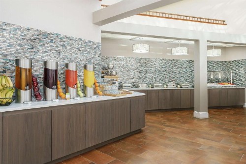DoubleTree by Hilton Orlando Airport Hotel - image 5
