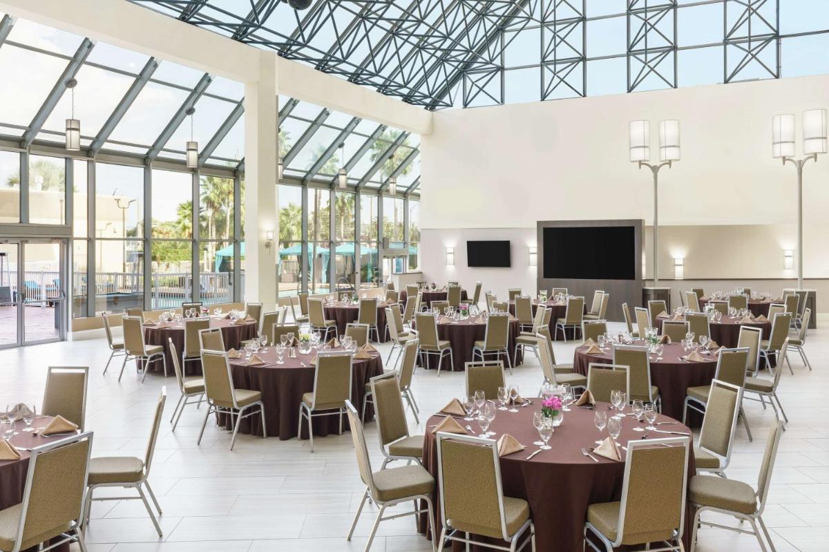DoubleTree by Hilton Orlando Airport Hotel - image 7