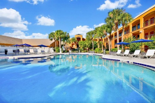 Quality Suites Orlando Close to I-Drive - image 11