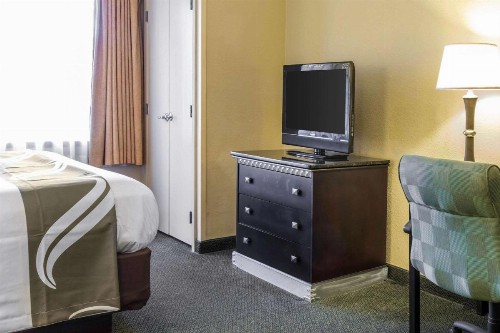 Quality Suites Orlando Close to I-Drive - image 22