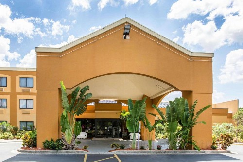 Quality Suites Orlando Close to I-Drive - image 25