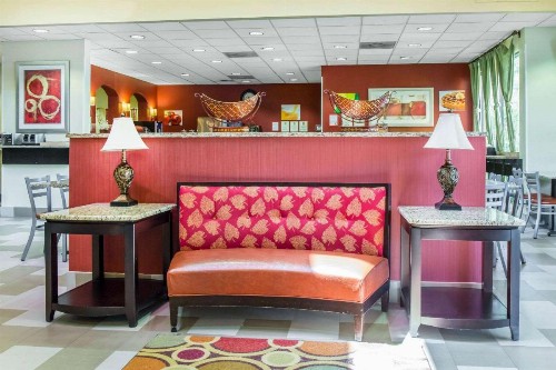 Quality Suites Orlando Close to I-Drive - image 5