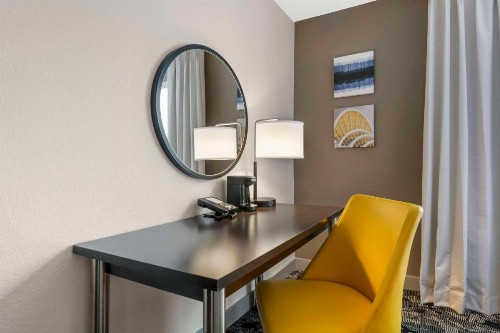 Comfort Inn & Suites Near Universal Orlando Resort-Convention Ctr - image 16