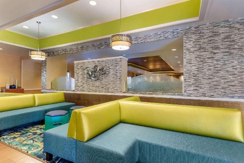 Comfort Inn & Suites Near Universal Orlando Resort-Convention Ctr - image 2