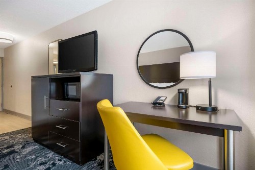 Comfort Inn & Suites Near Universal Orlando Resort-Convention Ctr - image 21