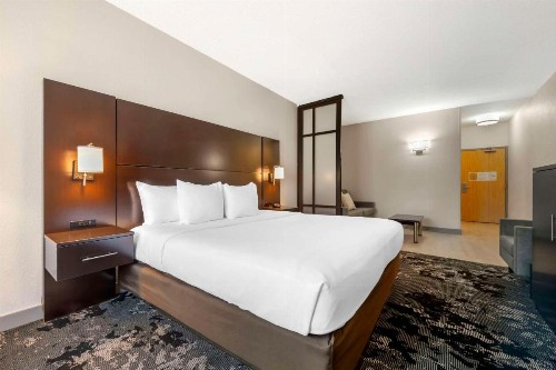 Comfort Inn & Suites Near Universal Orlando Resort-Convention Ctr - image 25