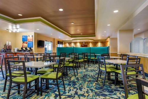 Comfort Inn & Suites Near Universal Orlando Resort-Convention Ctr - image 38